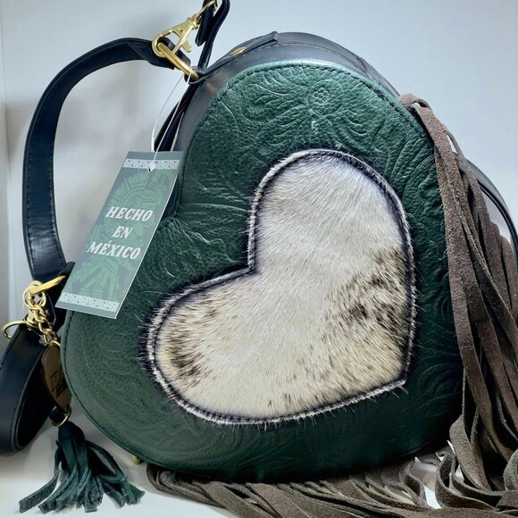 Love at First Sight? This Handmade Heart-Shaped Leather Purse is Your New Obsess - Picture 3 of 3